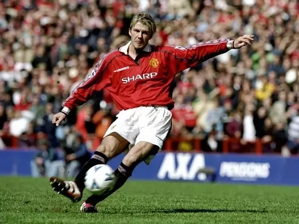 The precision with which David Beckham could play long passes to the forwards was amazing. Who among the current crop of players do you think can match/outskill him? - Quora