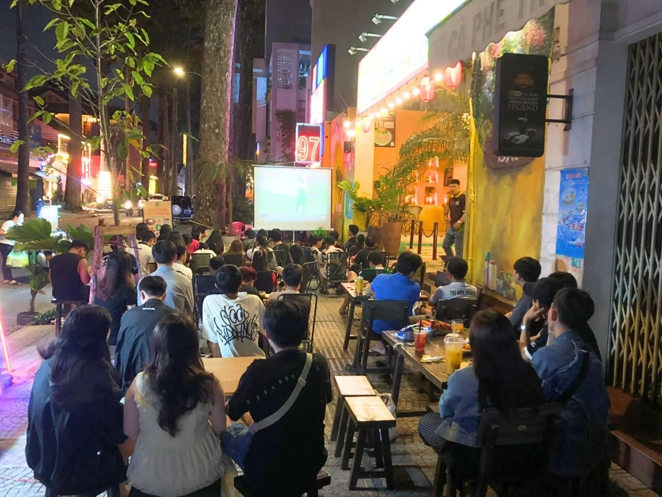 Top 10+ quán cafe bóng đá tại TPHCM 5 Koko Premium Coffee - Sương Nguyệt Anh