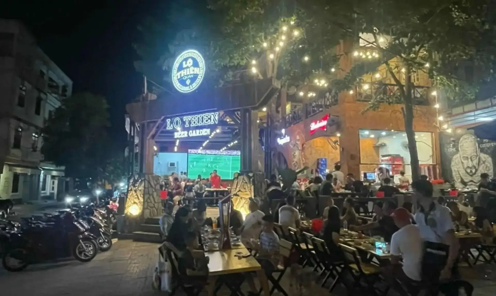 Lộ Thiên Quán - quán bia xem bóng đá màn hình lớn