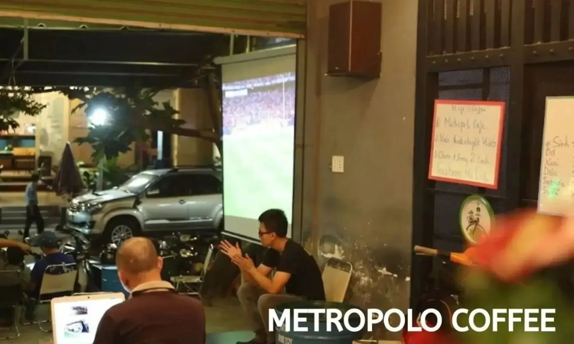 Metropolo Coffee - Quán cà phê xem bóng đá