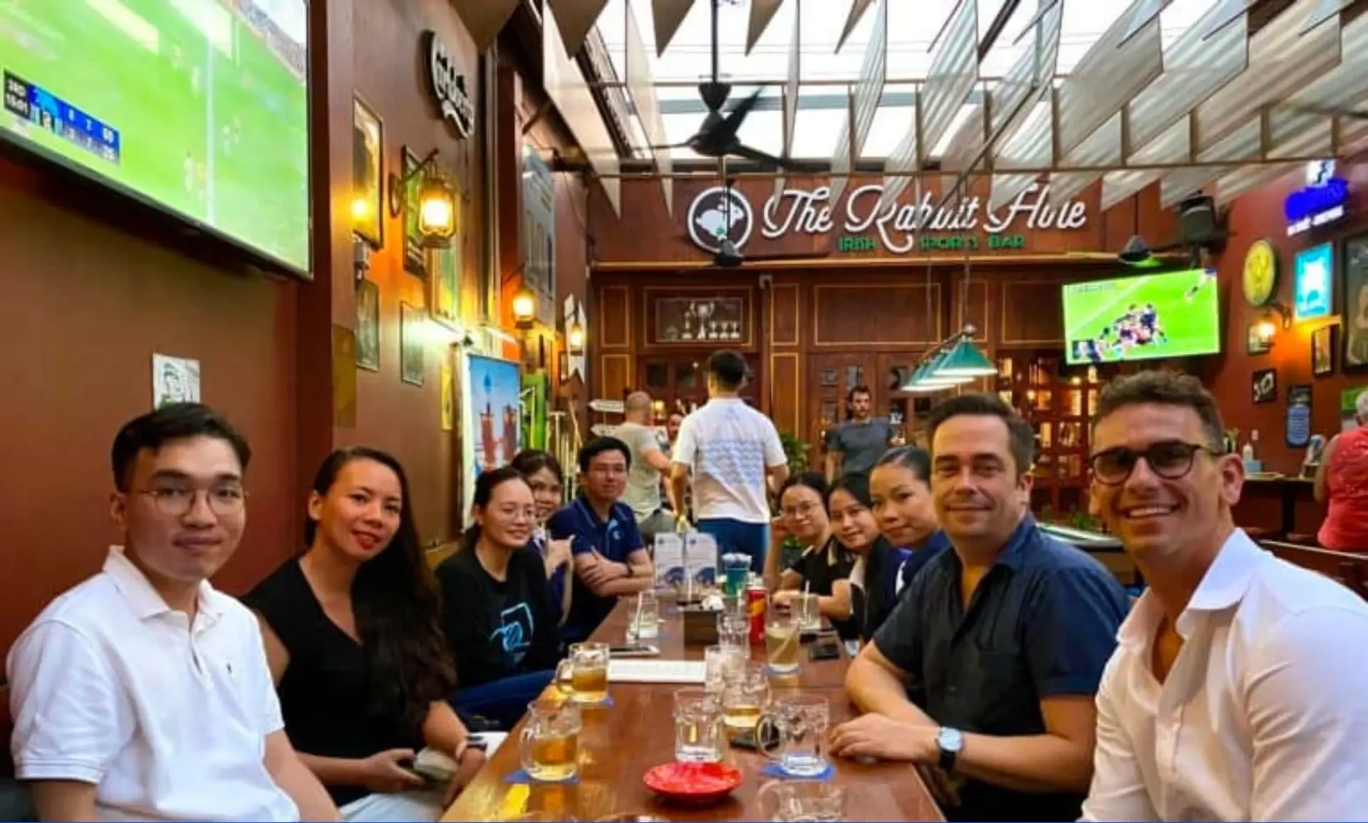 Quán The Rabbit Hole Irish Sports Bar