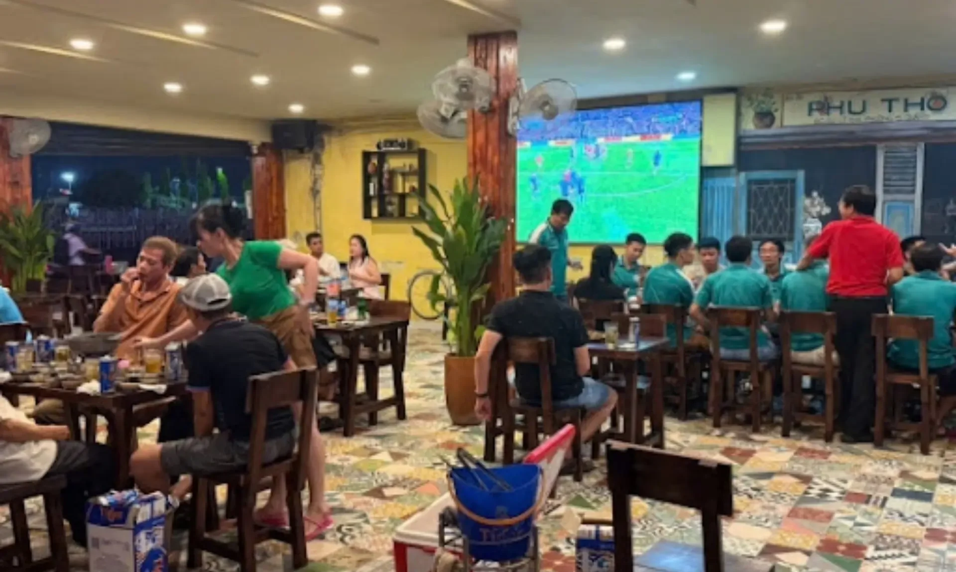 Tiệm bia Phú Thọ