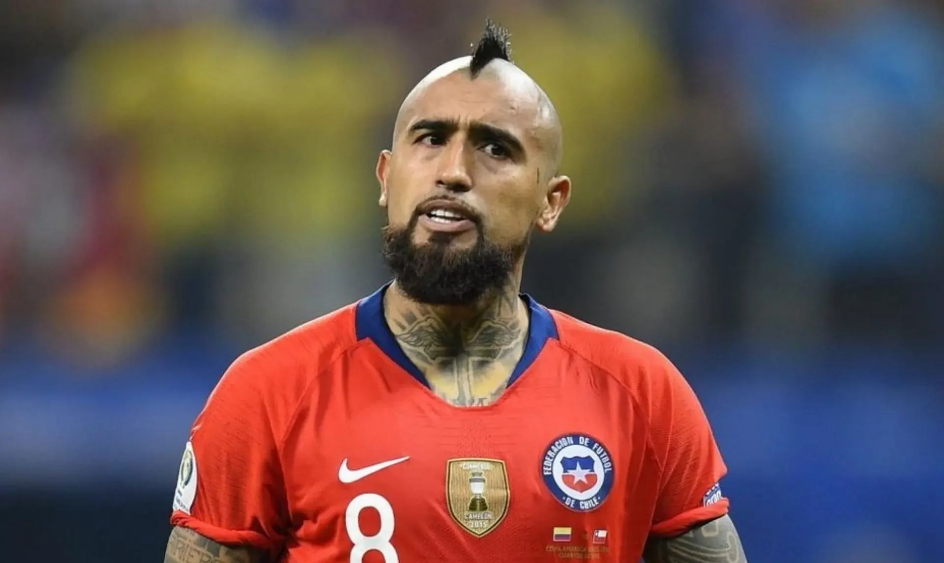 Arturo Vidal (Chile) – "Hàng rào hình học" (2014)
