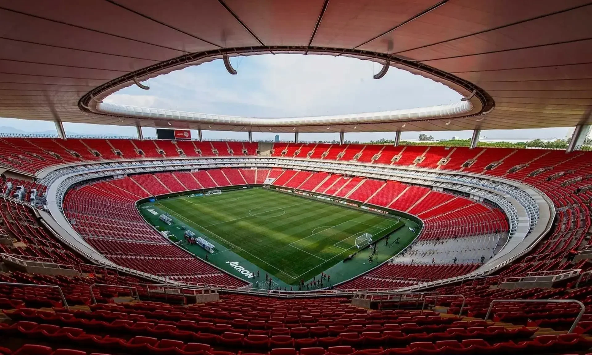 Quang cảnh sân vận động Estadio Akron