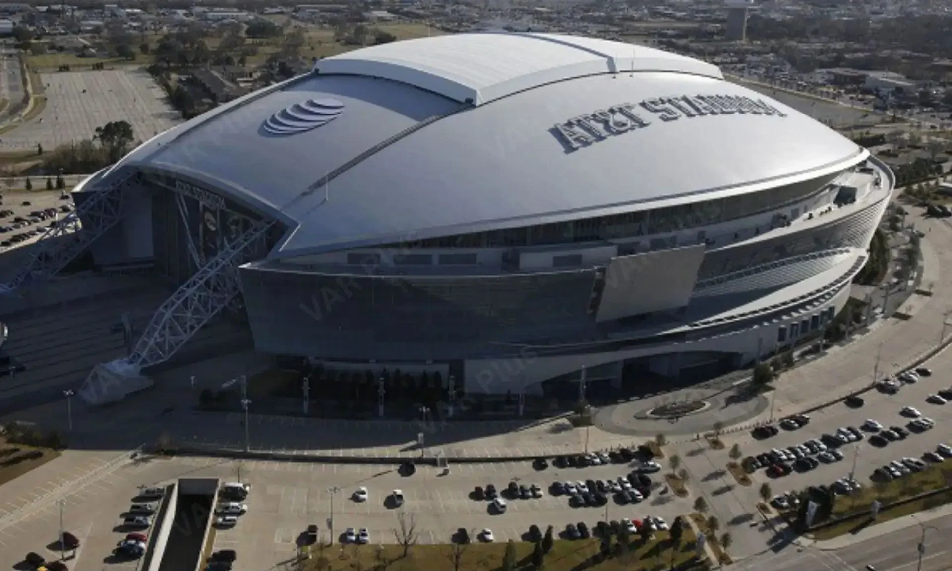 Mái vòm khổng lồ của sân vận động AT&T