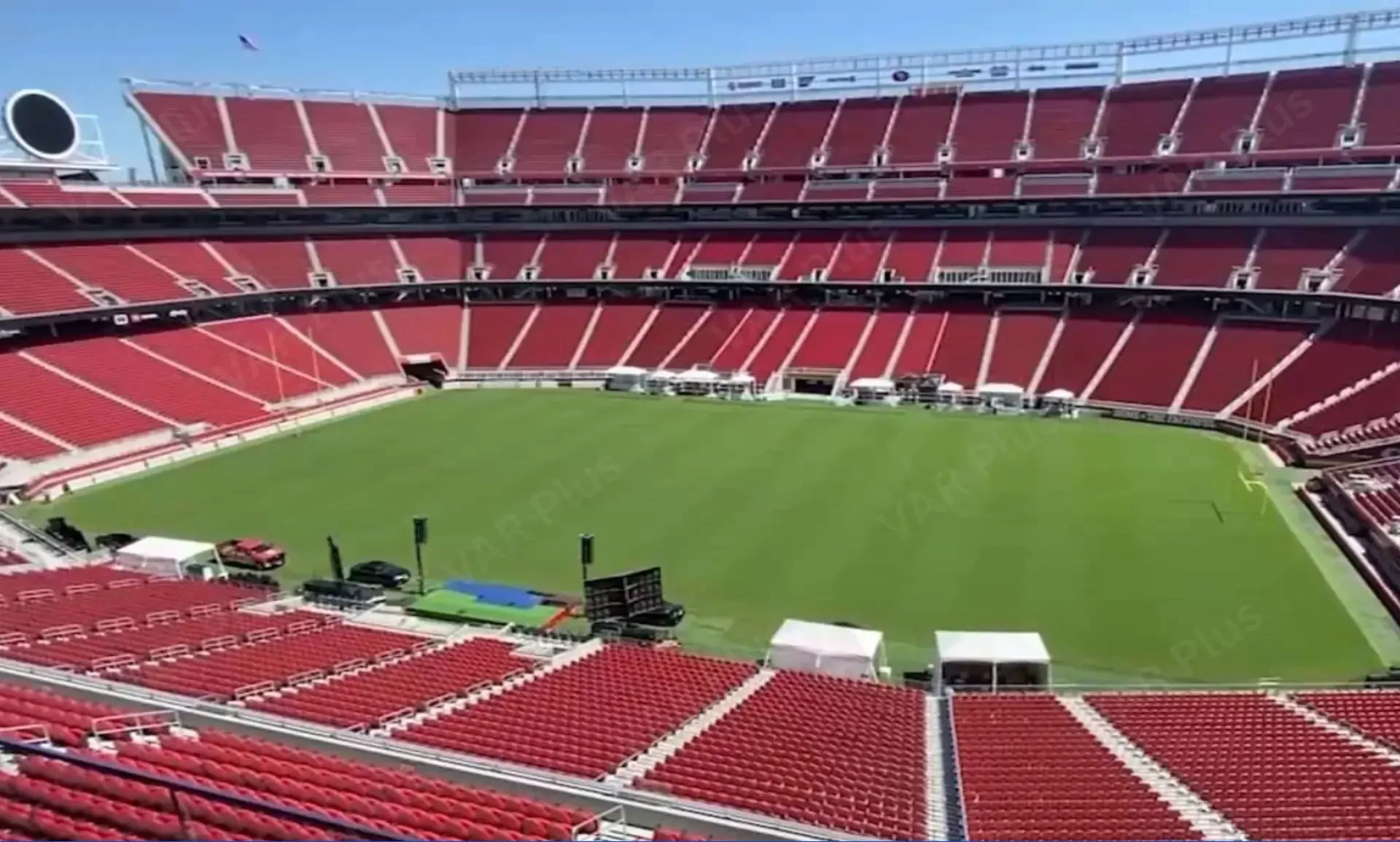 Quang cảnh mặt sân cỏ sân vận động Levi's