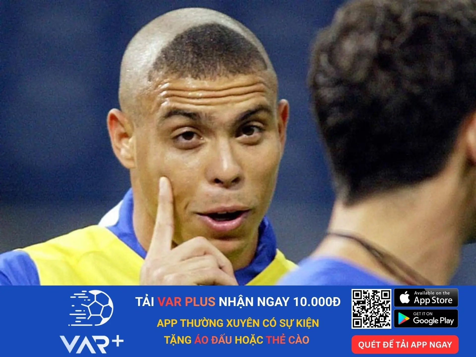 20 kiểu tóc độc lạ, dị nhất trong lịch sử các kỳ World Cup 7 Ronaldo Nazario (Brazil) – "Móng ngựa" (2002)