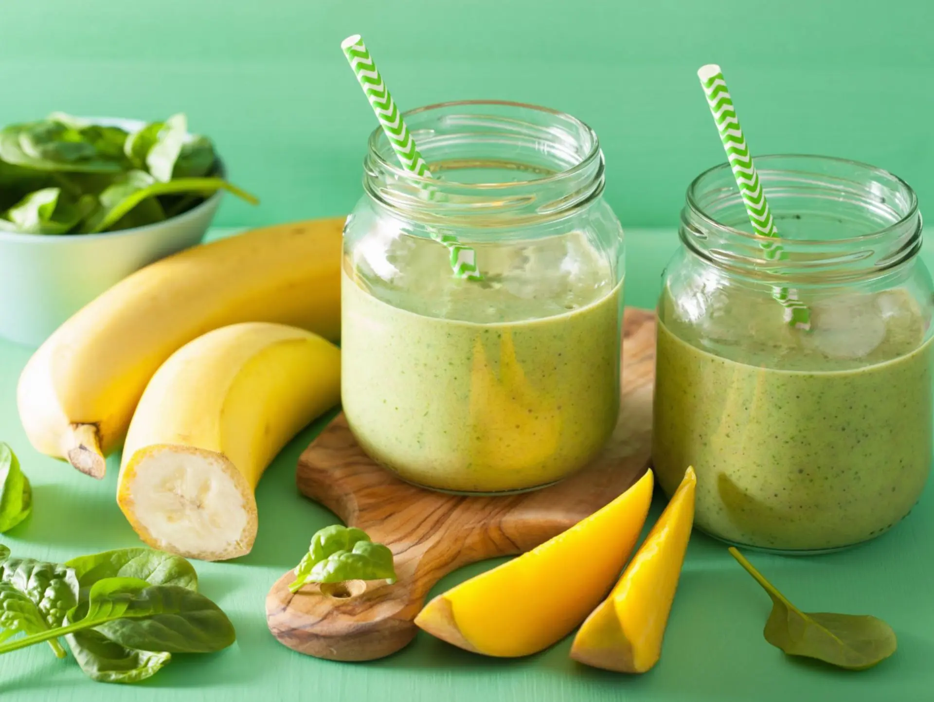 Sinh tố cải bó xôi và chuối (Green Smoothie)