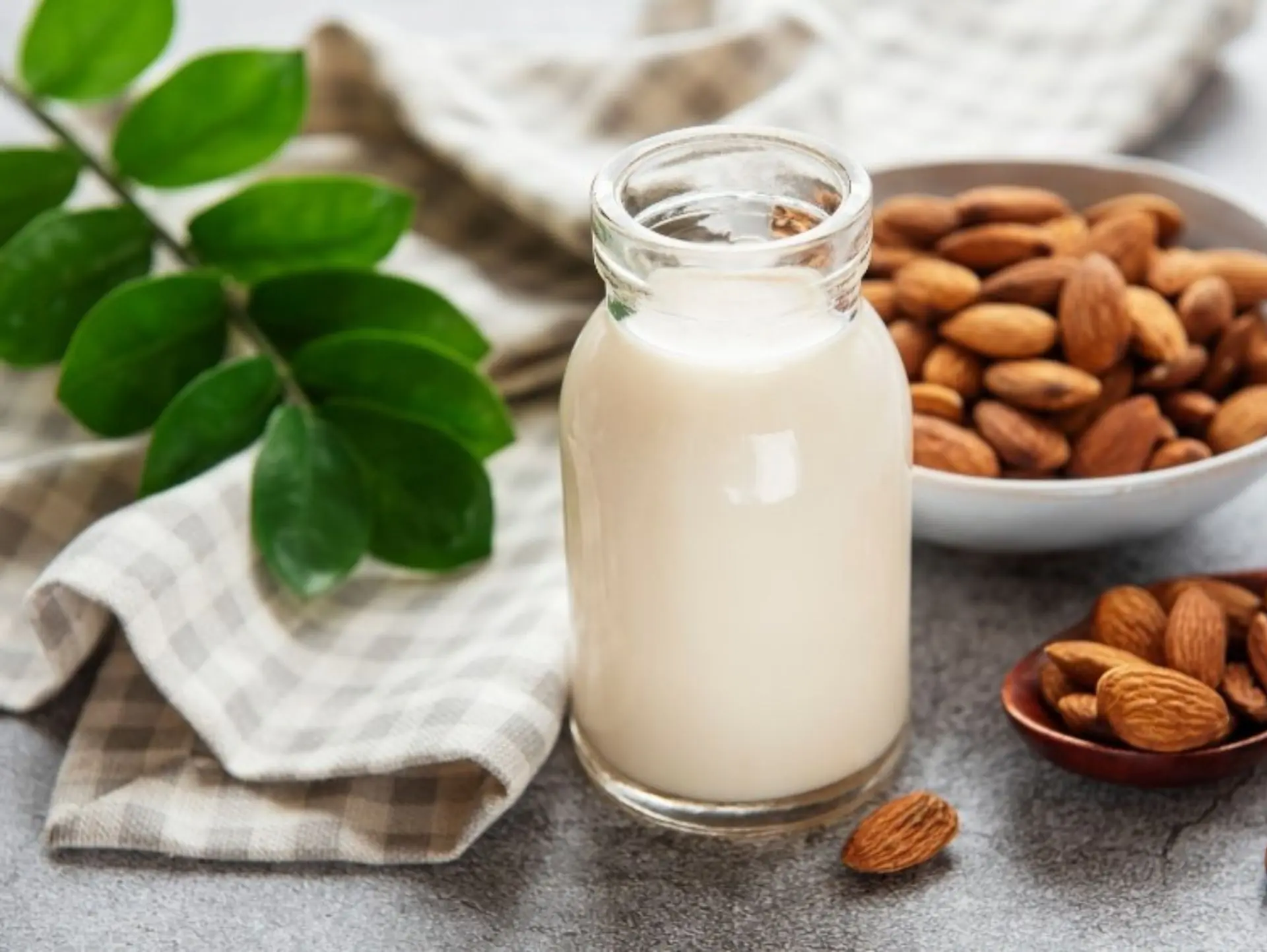 20 món ăn đêm xem World Cup không gây béo bụng hoặc nổi mụn 21 Sữa hạnh nhân ấm không đường