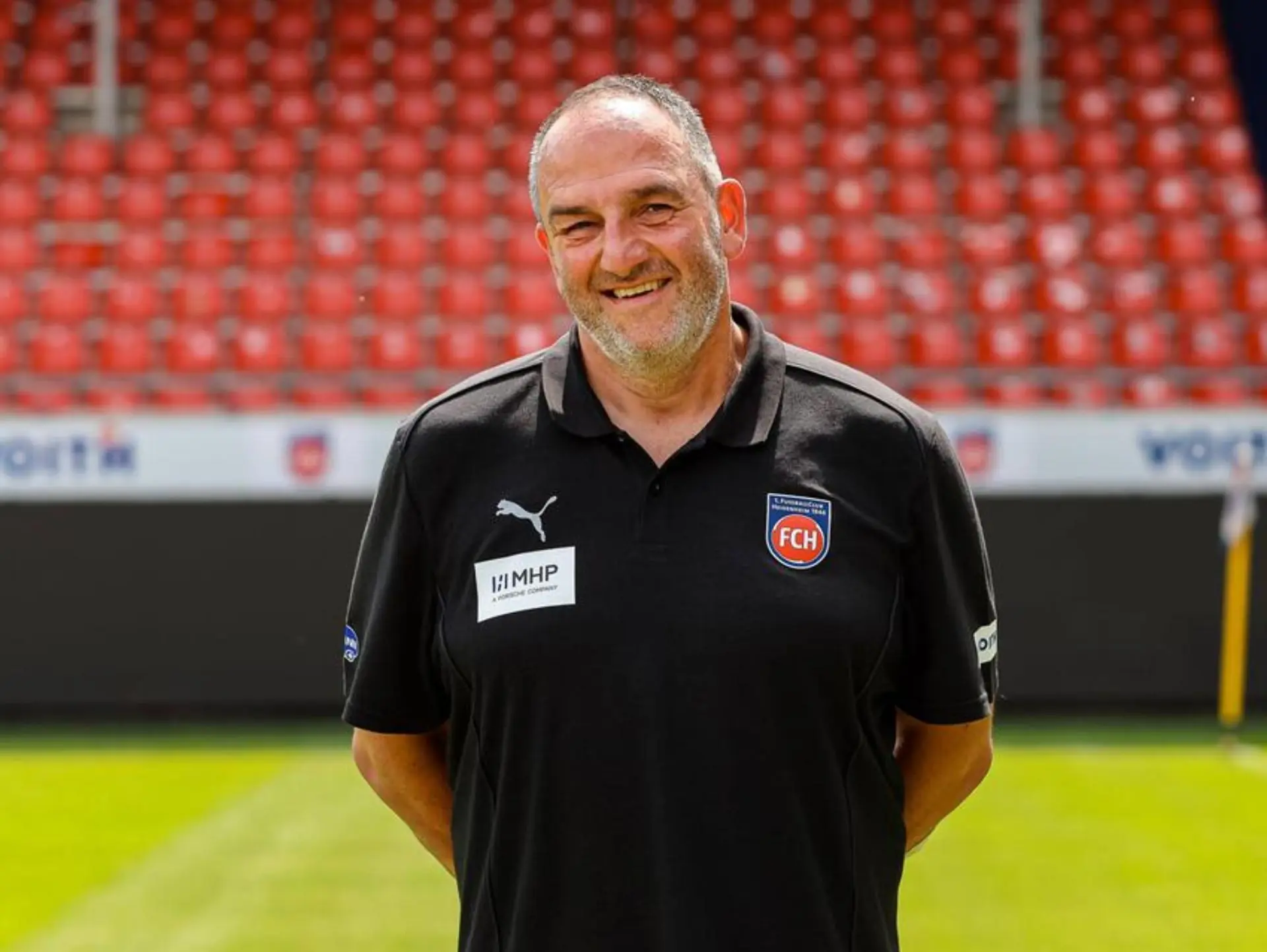 Huấn luyện viên trưởng: tượng đài Frank Schmidt