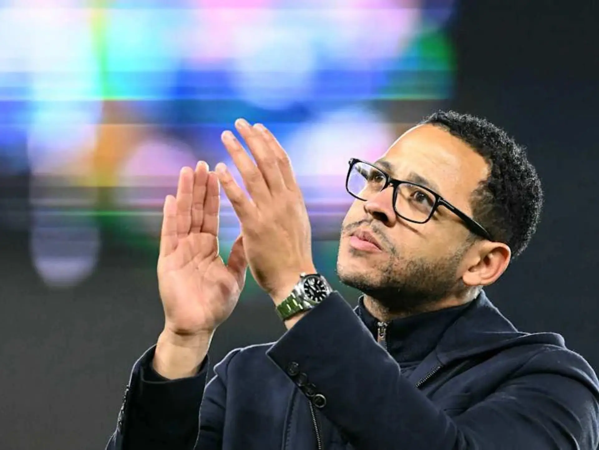 Huấn luyện viên hiện tại của câu lạc bộ bóng đá Chelsea là ông Liam Rosenior