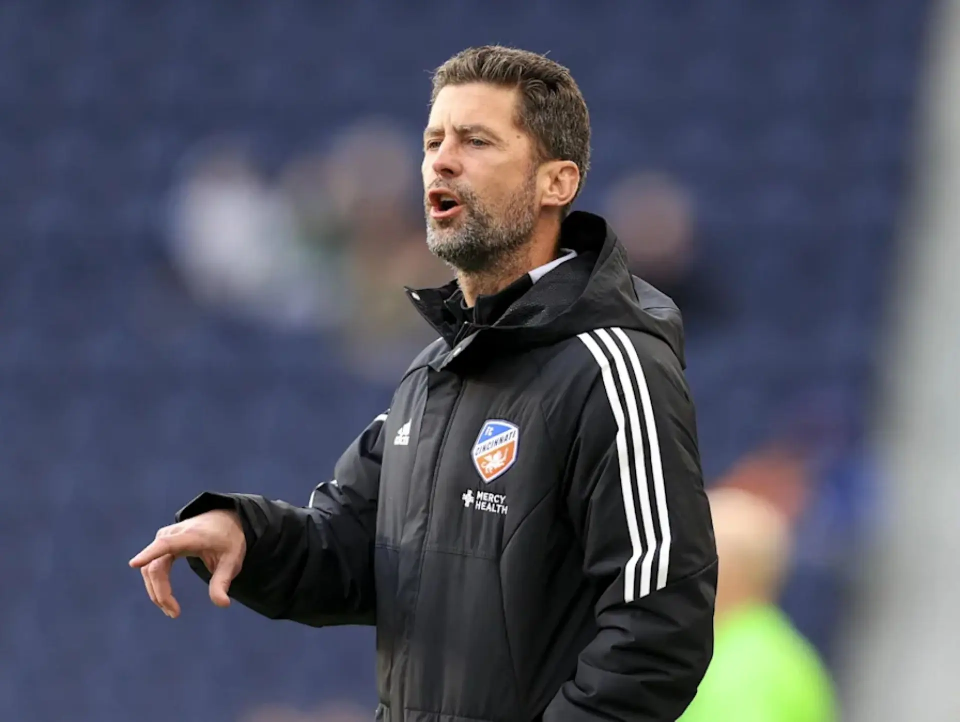 Câu lạc bộ bóng đá Cincinnati: Từ tân binh đến thế lực dòng sông Ohio 3 Huấn luyện viên hiện tại của câu lạc bộ bóng đá Cincinnati là ông Pat Noonan