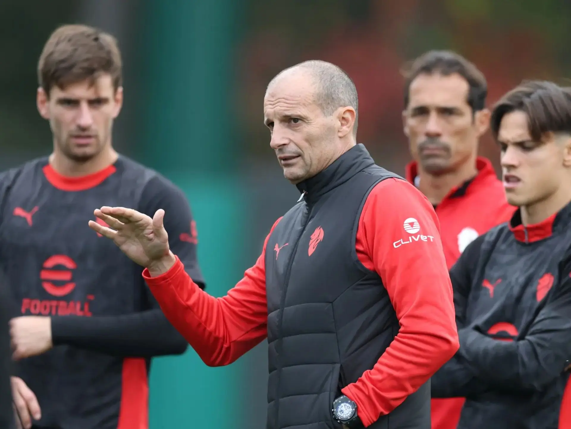 Huấn luyện viên hiện tại của câu lạc bộ bóng đá Milan là Massimiliano Allegri 