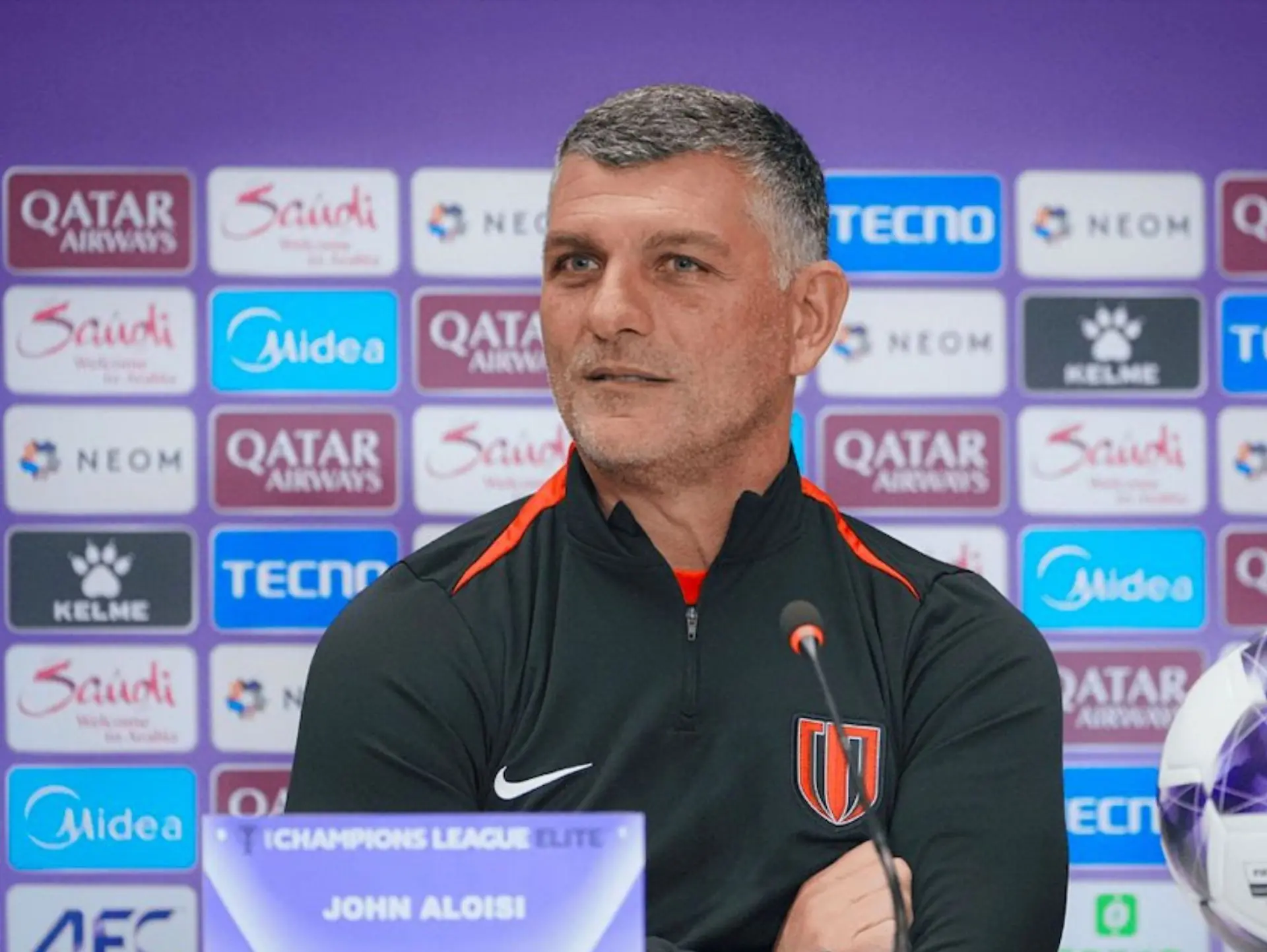 Câu lạc bộ bóng đá Thành Đô Dung Thành: khôi phục vị thế bóng đá vùng Tứ Xuyên 2 Huấn luyện viên hiện tại của câu lạc bộ bóng đá Thành Đô Dung Thành là ông John Aloisi