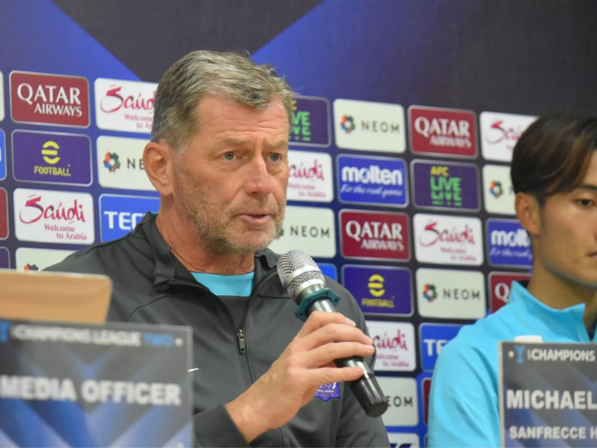 Huấn luyện viên hiện tại: Michael Skibbe