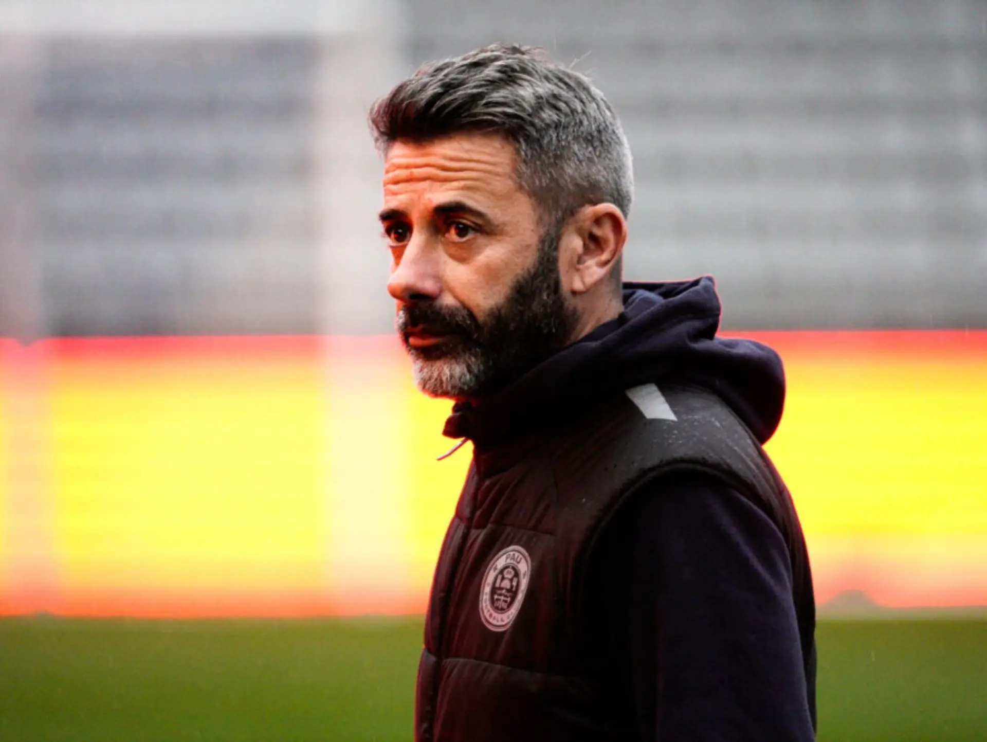 Câu lạc bộ bóng đá Pau FC: biểu tượng của sự kiên trì và khát vọng vươn lên 3 Thuyền trưởng của câu lạc bộ Pau FC là huấn luyện viên Nicolas Usaï