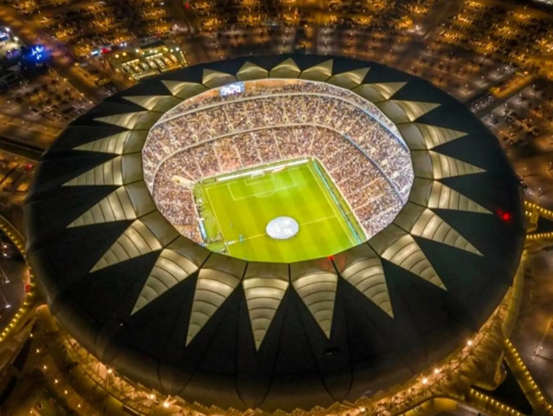 Câu lạc bộ bóng đá Al Taawon: "Bầy Sói" sa mạc 3 Sân nhà: King Abdullah Sport City Stadium