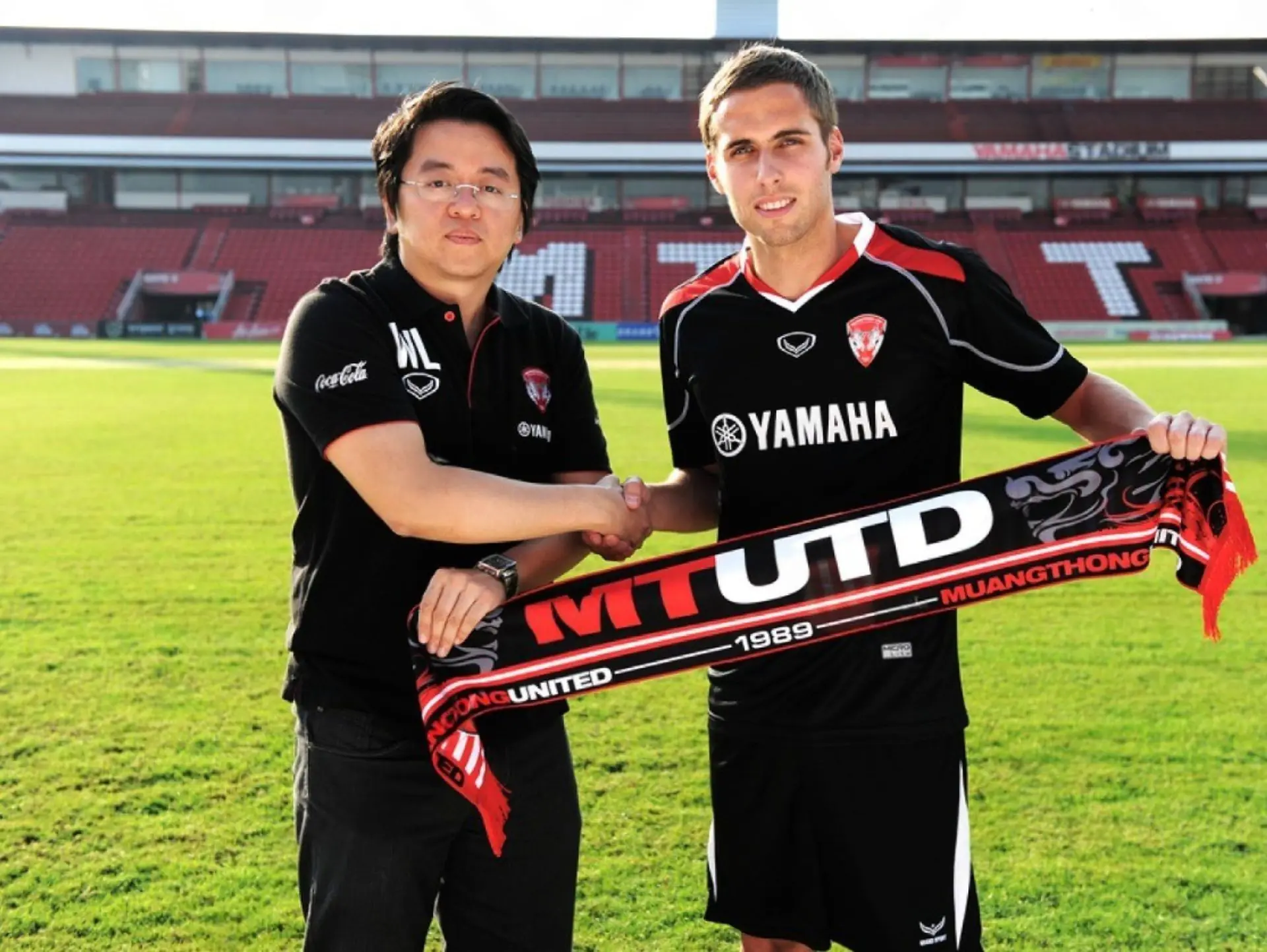 Câu lạc bộ bóng đá Muangthong United: Đế chế bóng đá chuyên nghiệp kiểu mẫu 2 Đội thuộc sở hữu của Siam Sport Syndicate, với chủ tịch điều hành là Wilak Lohtong