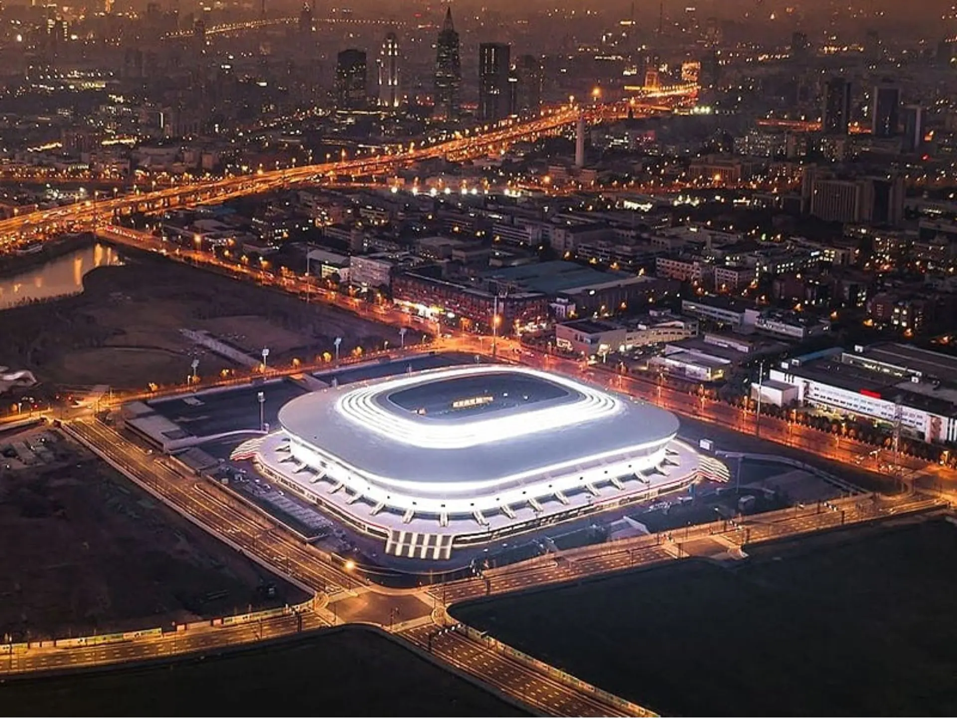 Sân nhà của câu lạc bộ Thượng Hải là sân Pudong Arena