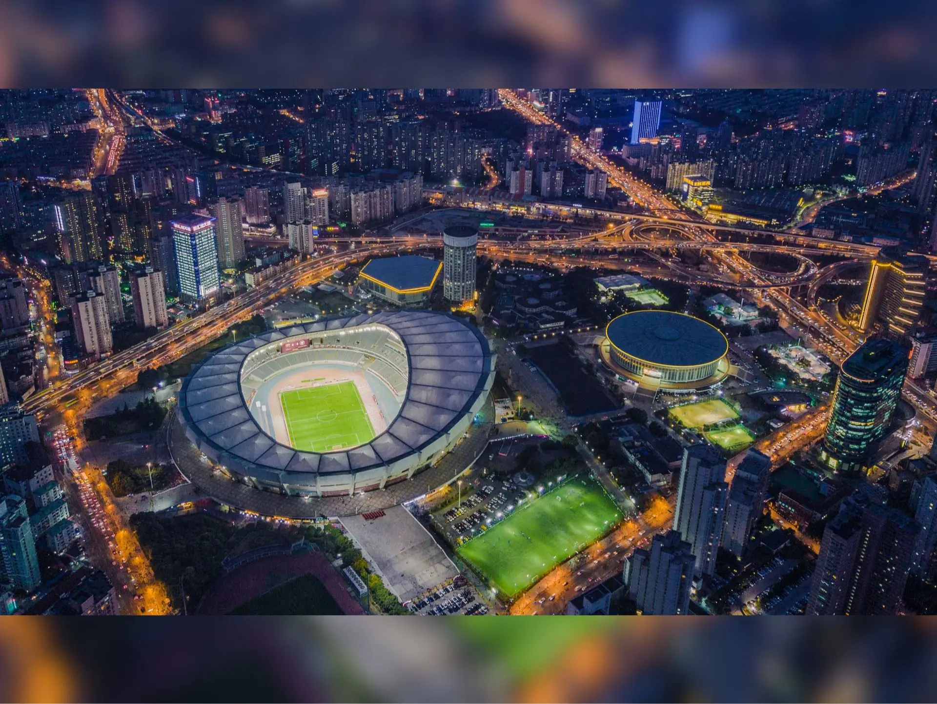 Câu lạc bộ bóng đá Thân Hoa Thượng Hải: Biểu tượng màu xanh của thành phố cảng 3 Sân nhà của câu lạc bộ bóng đá Thân Hoa Thượng Hải là sân vận động Thượng Hải