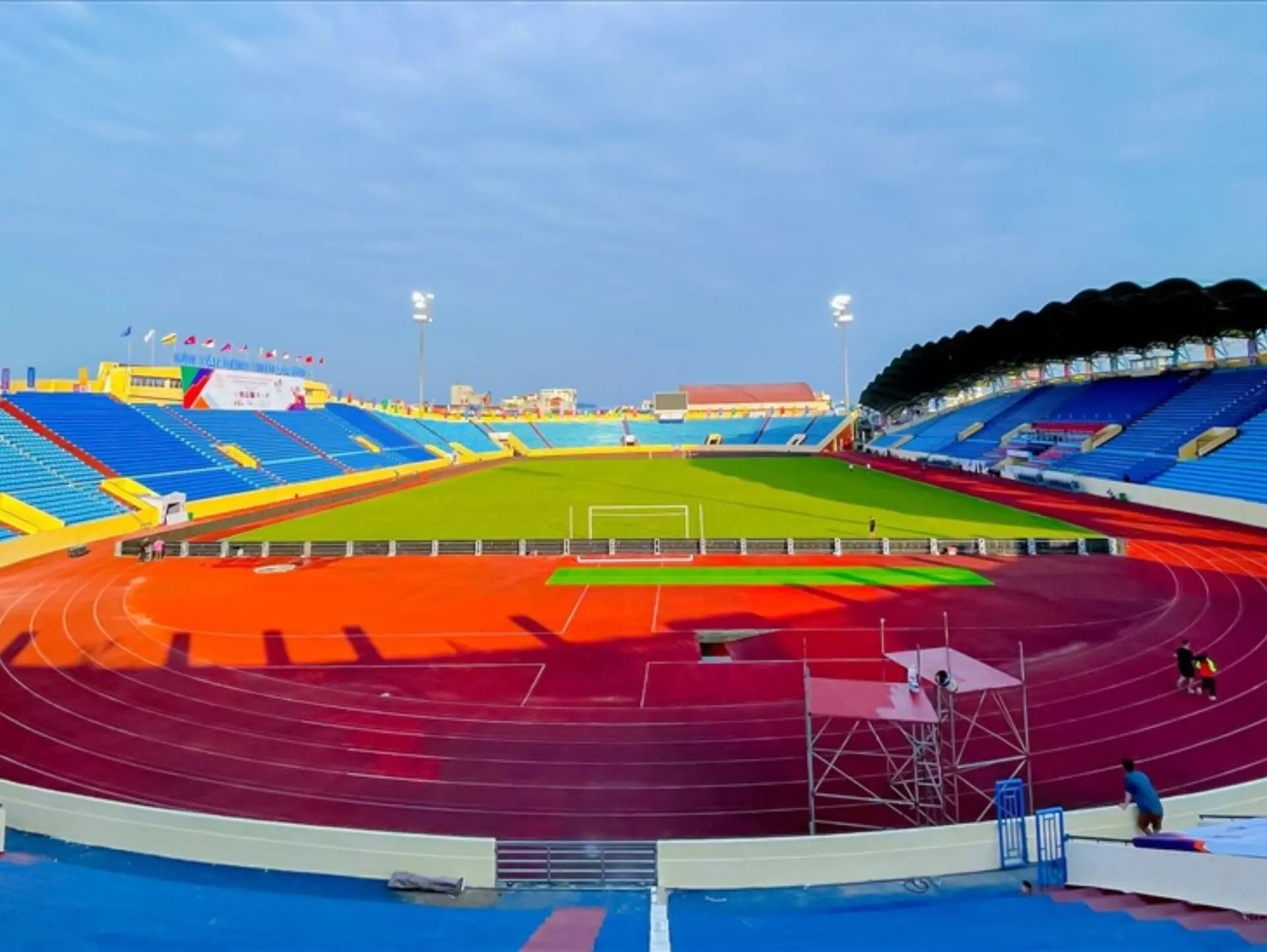 Câu lạc bộ bóng đá Thép Xanh Nam Định: Từ "con nhà nghèo" đến vị thế đế vương 4 Sân nhà của câu lạc bộ bóng đá Thép Xanh Nam Định là Sân vận động Thiên Trường