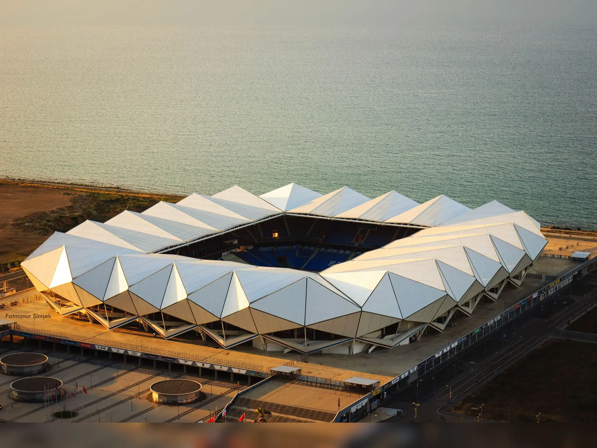 Câu lạc bộ bóng đá Trabzonspor: Cơn bão Biển Đen và cuộc nổi loạn vĩ đại 4 Sân nhà của câu lạc bộ Trabzonspor: Papara Park stadium