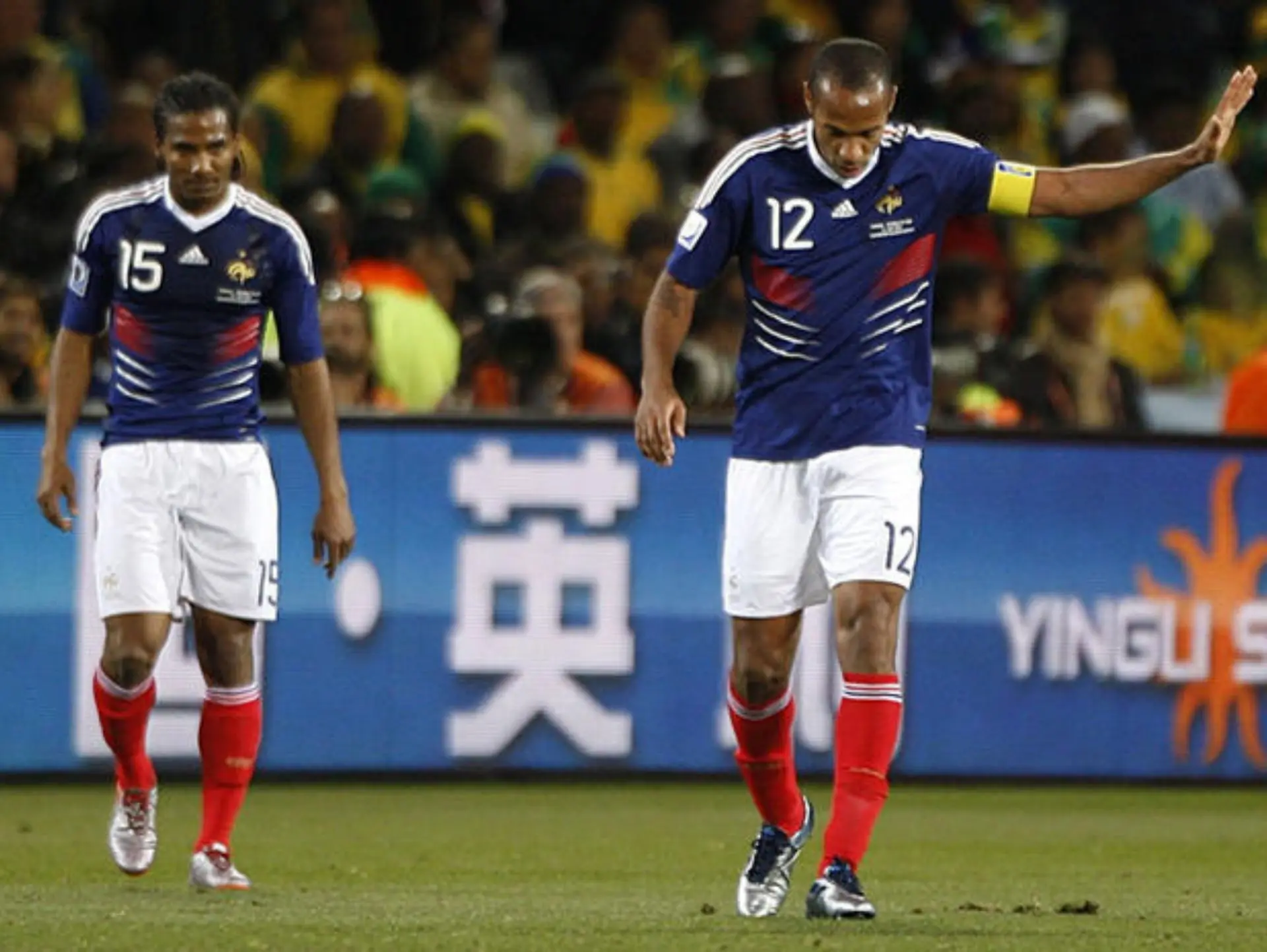 Scandal tuyển Pháp World Cup 2010: Có thật Anelka đã "chửi" HLV Domenech 3 Sự sụp đổ toàn diện của đội tuyển Pháp tại World Cup 2010