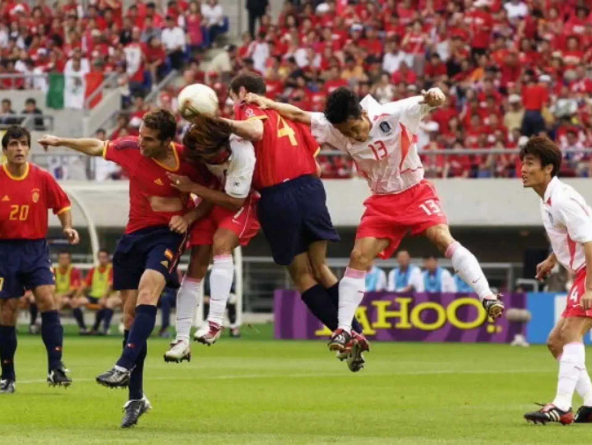 Tây Ban Nha thua uất huận trước Hàn Quốc vì những sai lầm của trọng tài