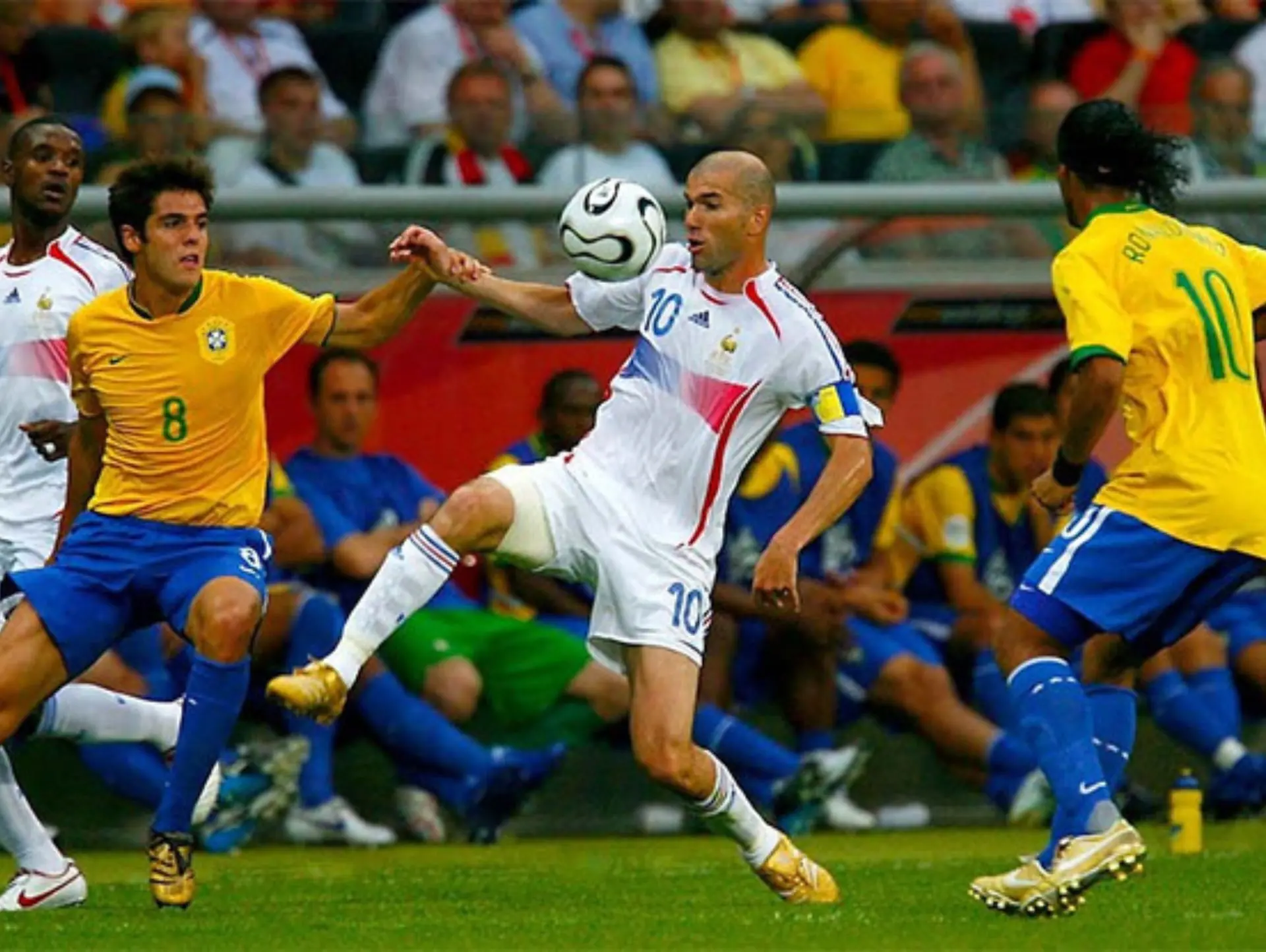 zidane quay lại để giúp sức lèo lái đội tuyển Pháp tại World Cup 2006