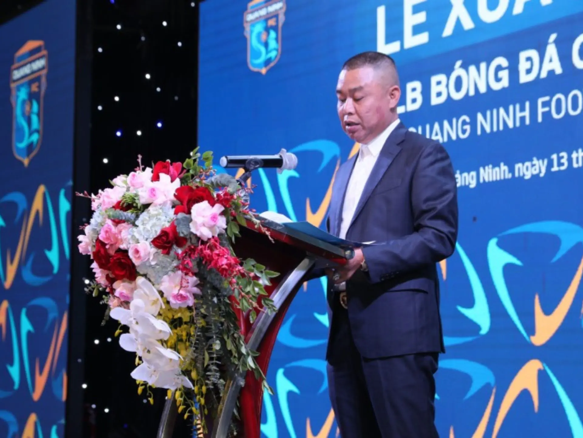 Câu lạc bộ bóng đá Quảng Ninh: khát vọng thăng hạng và hồi sinh bản sắc 2 Câu lạc bộ bóng đá Quảng Ninh đang được sở hữu bởi chủ tịch là ông Hà Tuấn Dũng