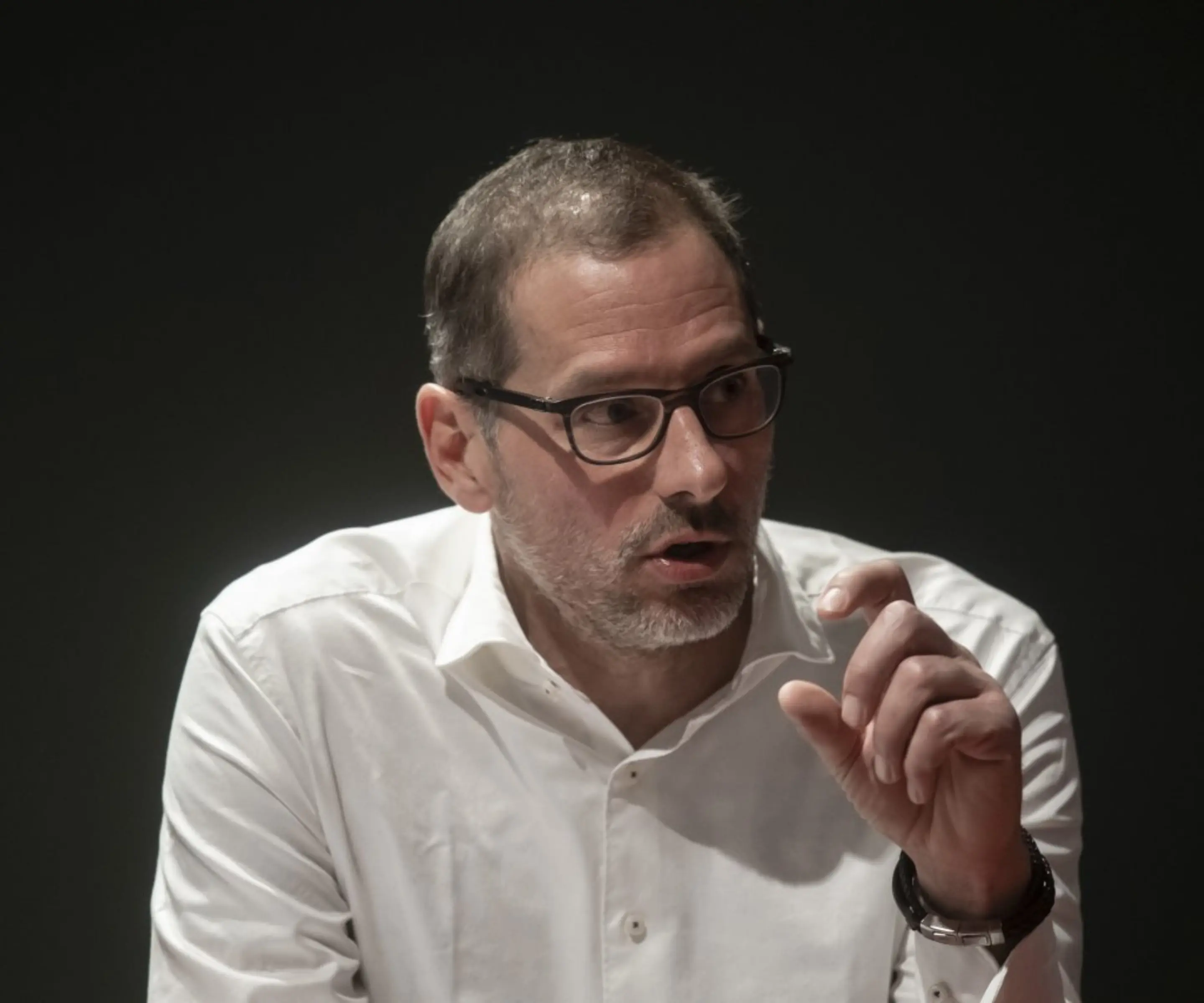 Chủ tịch của câu lạc bộ bóng đá Lugano là ông Dr. Philippe Regazzoni 