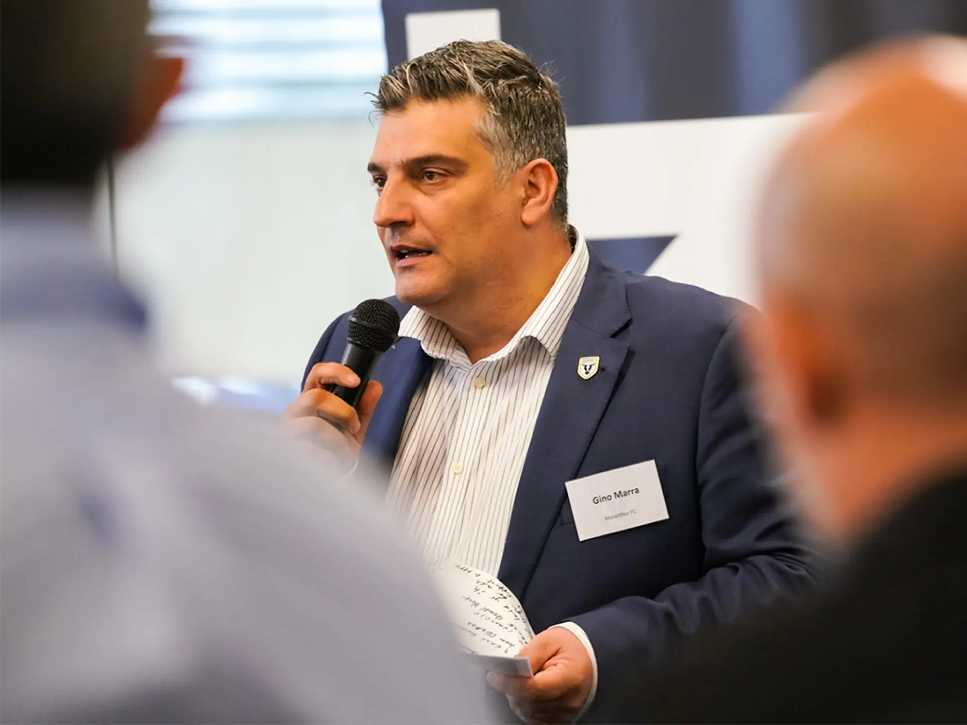 Chủ tịch của câu lạc bộ bóng đá Macarthur là ông Gino Marra
