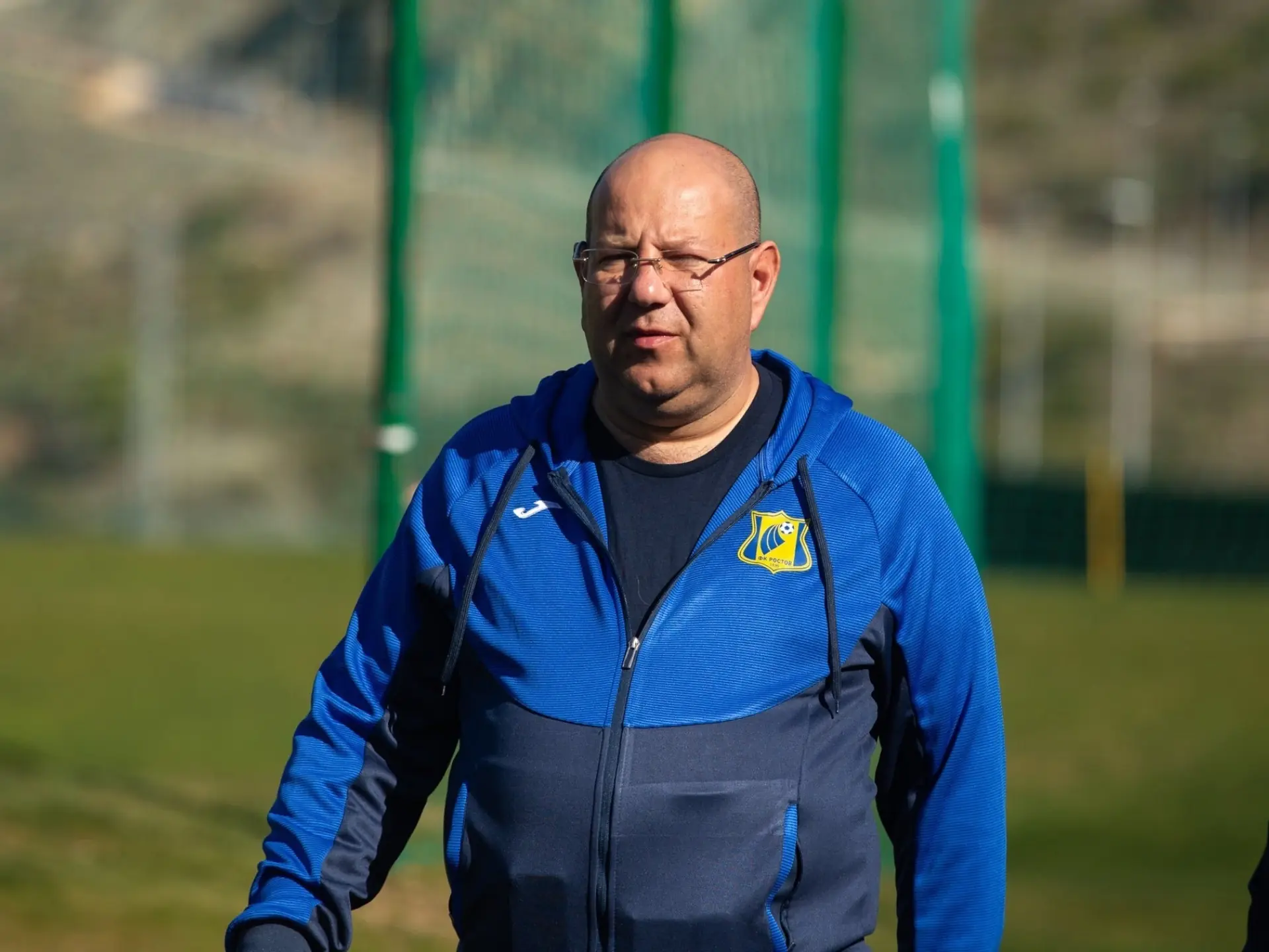 Chủ tịch của câu lạc bộ bóng đá Rostov là ông Artashes Arutyunyants
