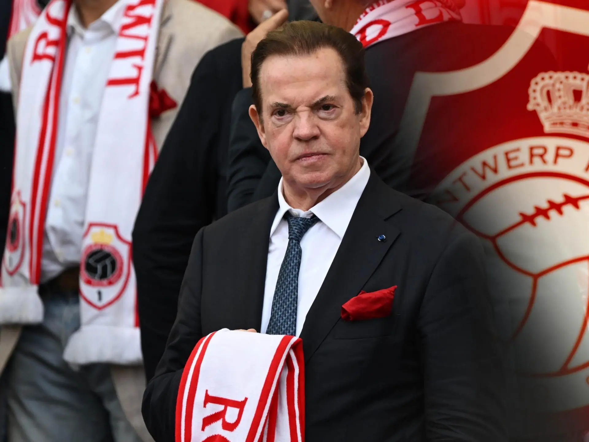 Câu lạc bộ bóng đá Royal Antwerp, đội bóng tiên phong của xứ sở Socola 2 Chủ tịch của câu lạc bộ bóng đá Royal Antwerp là ông Paul Gheysens