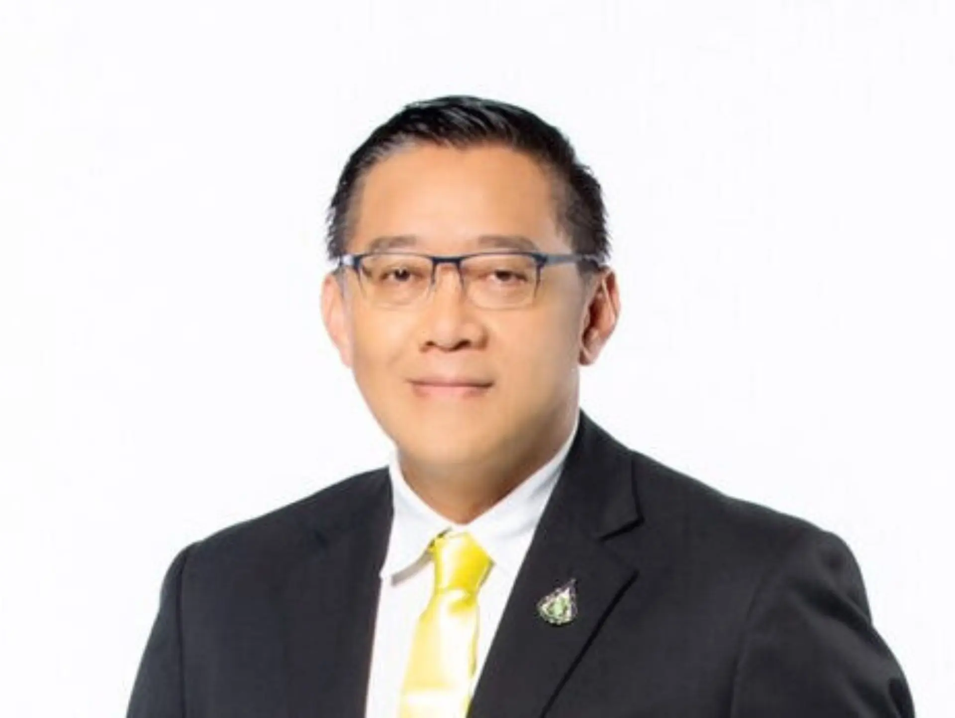 Chủ tịch của câu lạc bộ bóng đá Thai Port là ông Kriengkrai Chaisiriwongsuk 