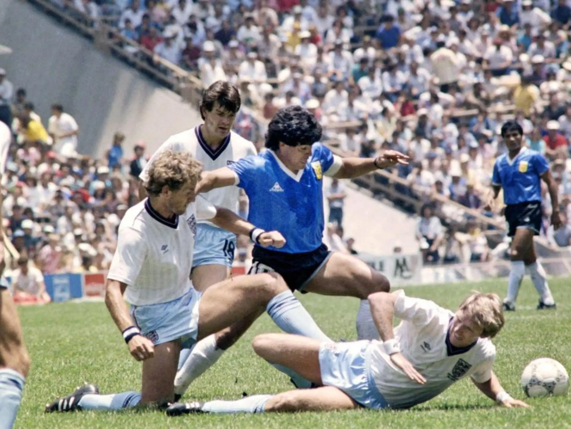 World Cup 1986 Mexico: Bàn tay của Chúa, sóng người và chung kết kịch tính 8 Diego Maradona 1986