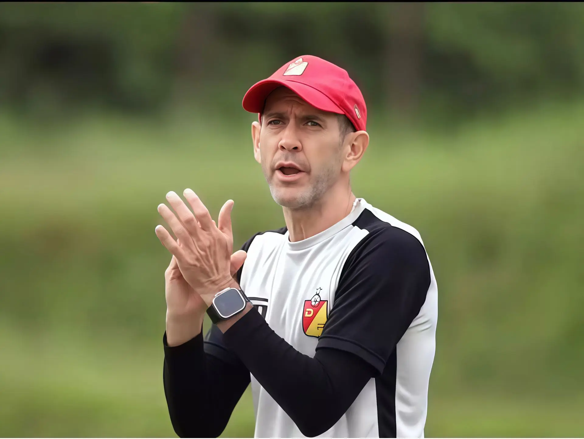 Huấn luyện viên hiện tại của câu lạc bộ bóng đá Deportivo Pereira là ông Arturo Reyes