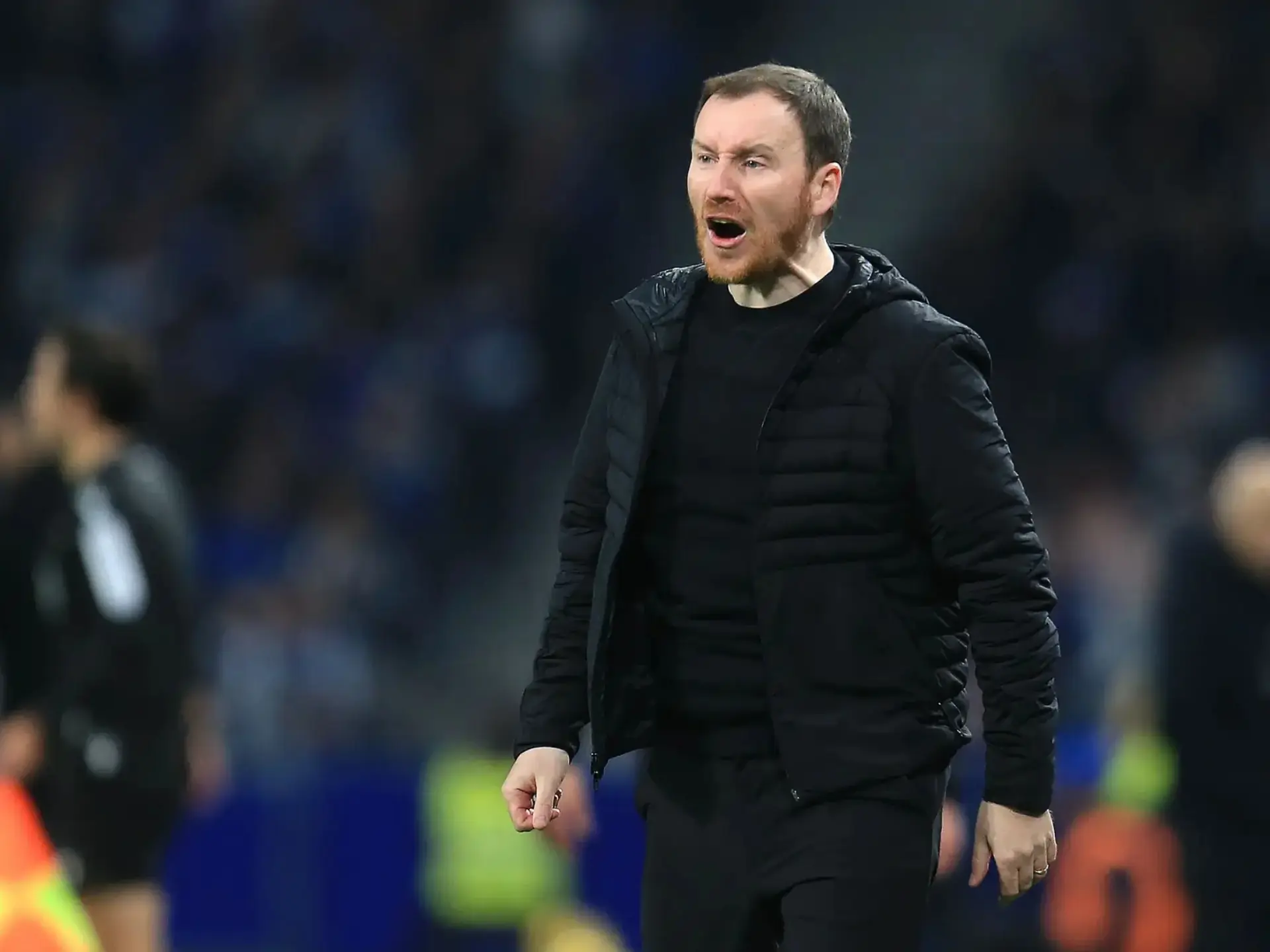 Huấn luyện viên hiện tại của câu lạc bộ bóng đá GD Estoril Praia là ông Ian Cathro 