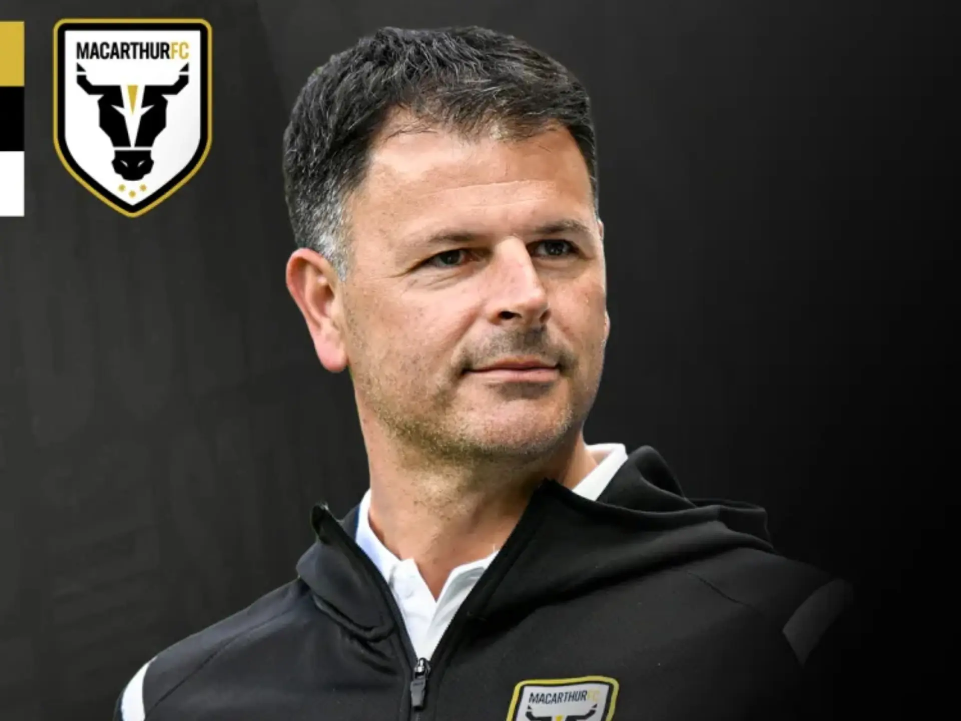 Huấn luyện viên hiện tại của câu lạc bộ bóng đá Macarthur là ông Mile Sterjovski
