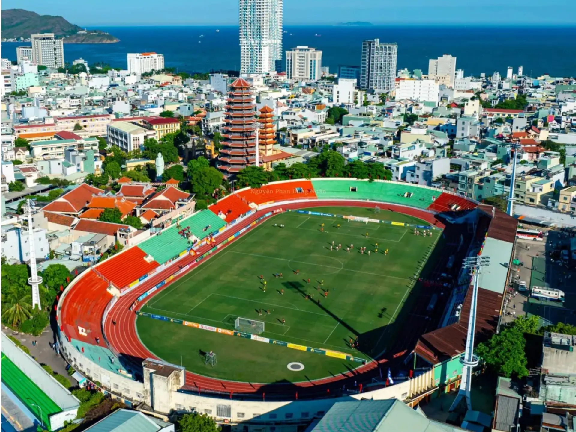 Sân nhà của câu lạc bộ bóng đá Bình Định là sân vận động Quy Nhơn (Sức chứa: 16.000 người)
