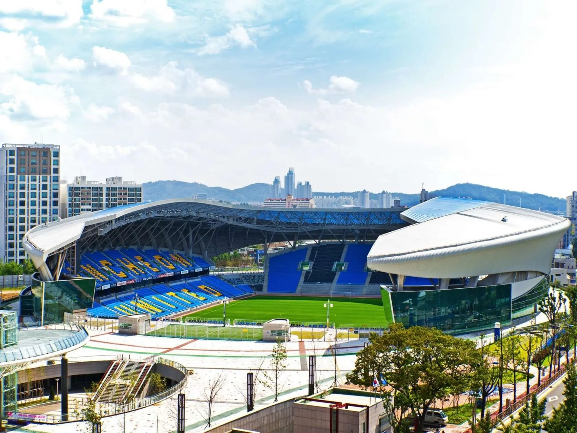 Sân nhà của câu lạc bộ bóng đá Incheon United là sân vận động Sungui Arena Park 