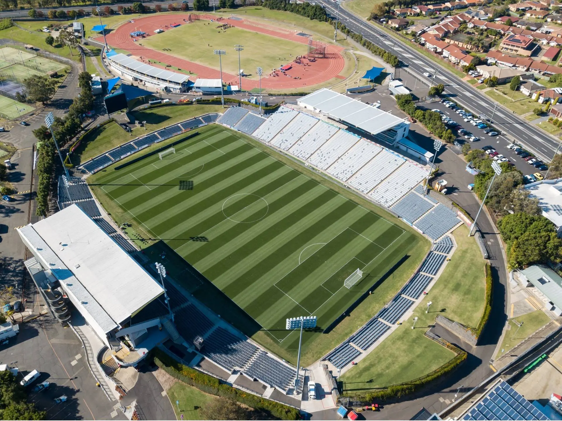 Sân nhà của câu lạc bộ bóng đá Macarthur là sân vận động Campbelltown Sports
