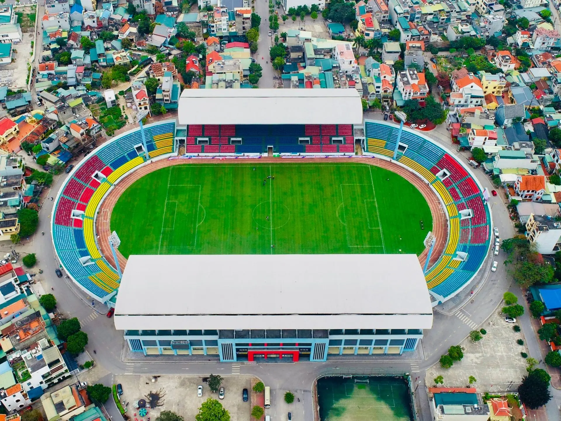 Câu lạc bộ bóng đá Quảng Ninh: khát vọng thăng hạng và hồi sinh bản sắc 4 Sân nhà của câu lạc bộ bóng đá Quảng Ninh là sân vận động Sân vận động Cẩm Phả