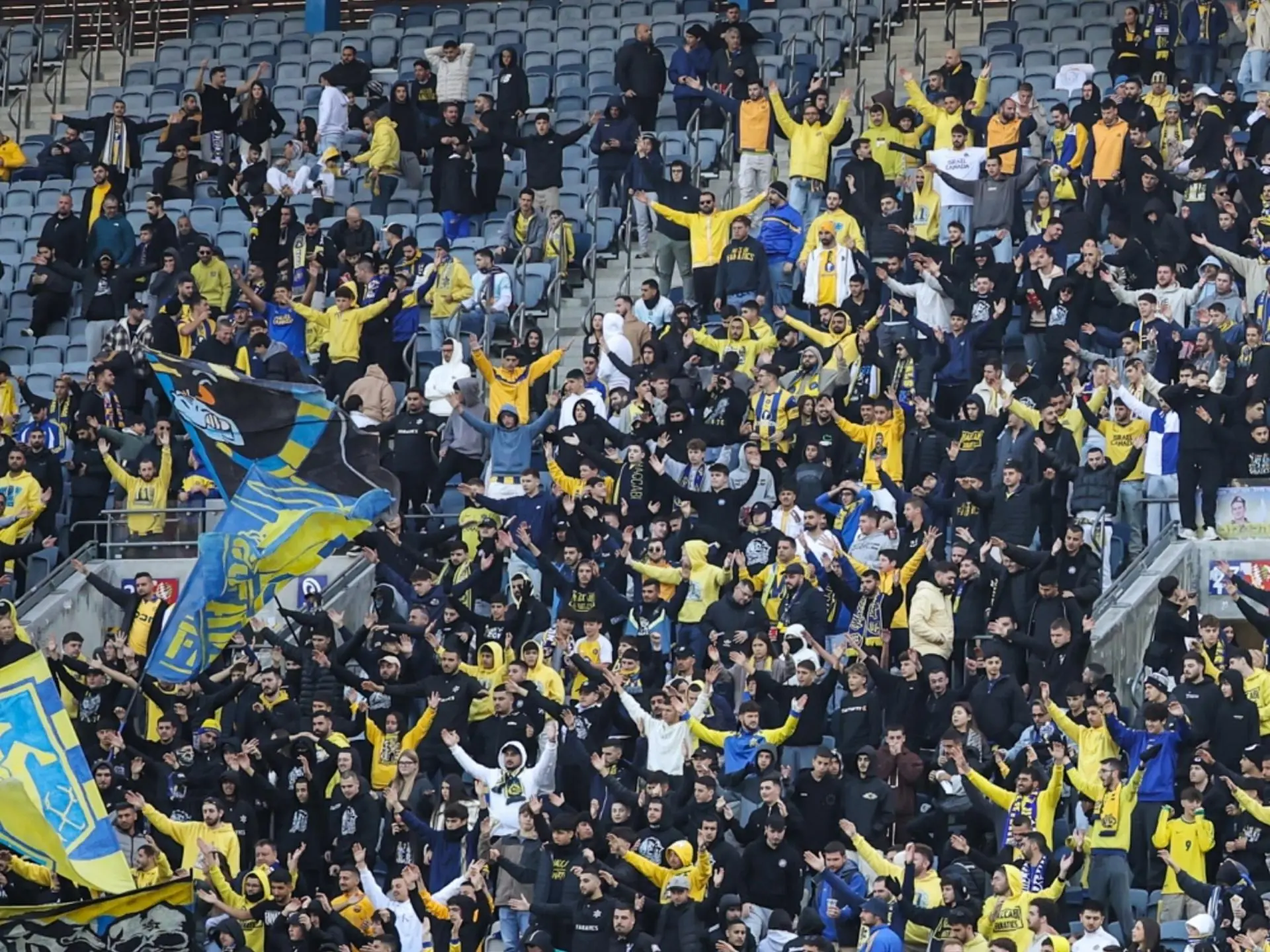 Câu lạc bộ bóng đá Maccabi Tel Aviv, sự thống trị và khát khao chiến thắng mãnh liệt 5 Các cổ động viên cuồng nhiệt của đội bóng Maccabi Tel Aviv