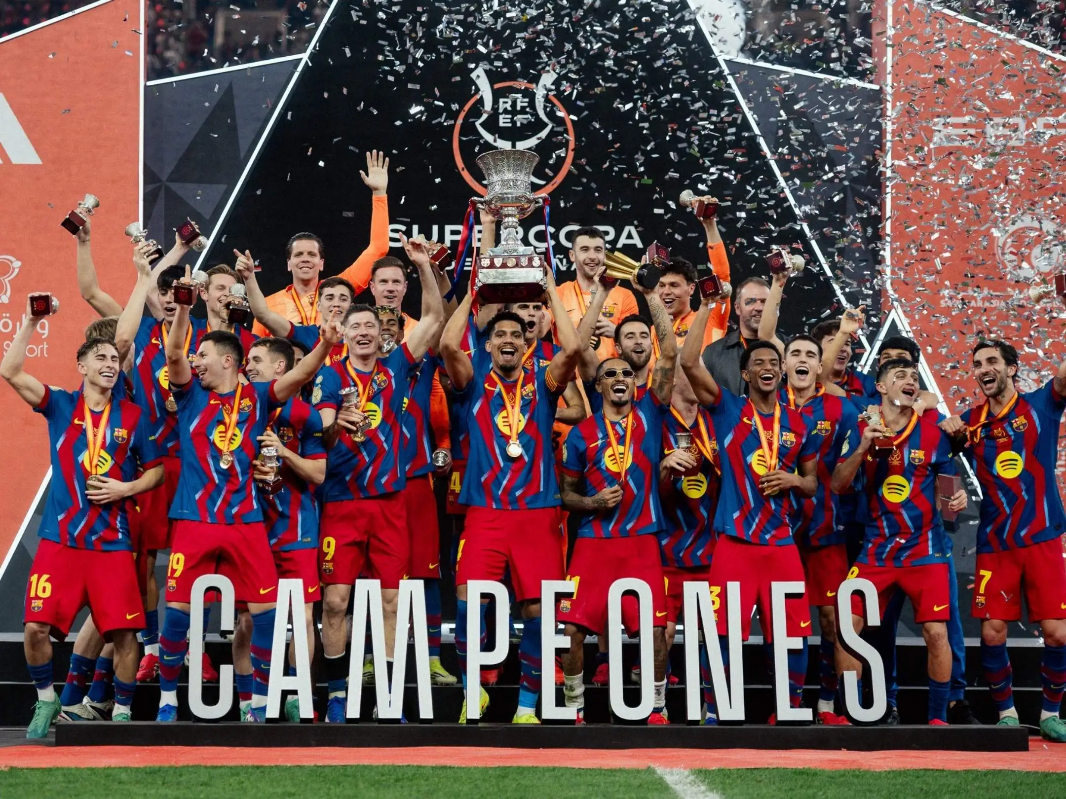 Câu lạc bộ Barcelona vô địch siêu cúp bóng đá Tây Ban Nha