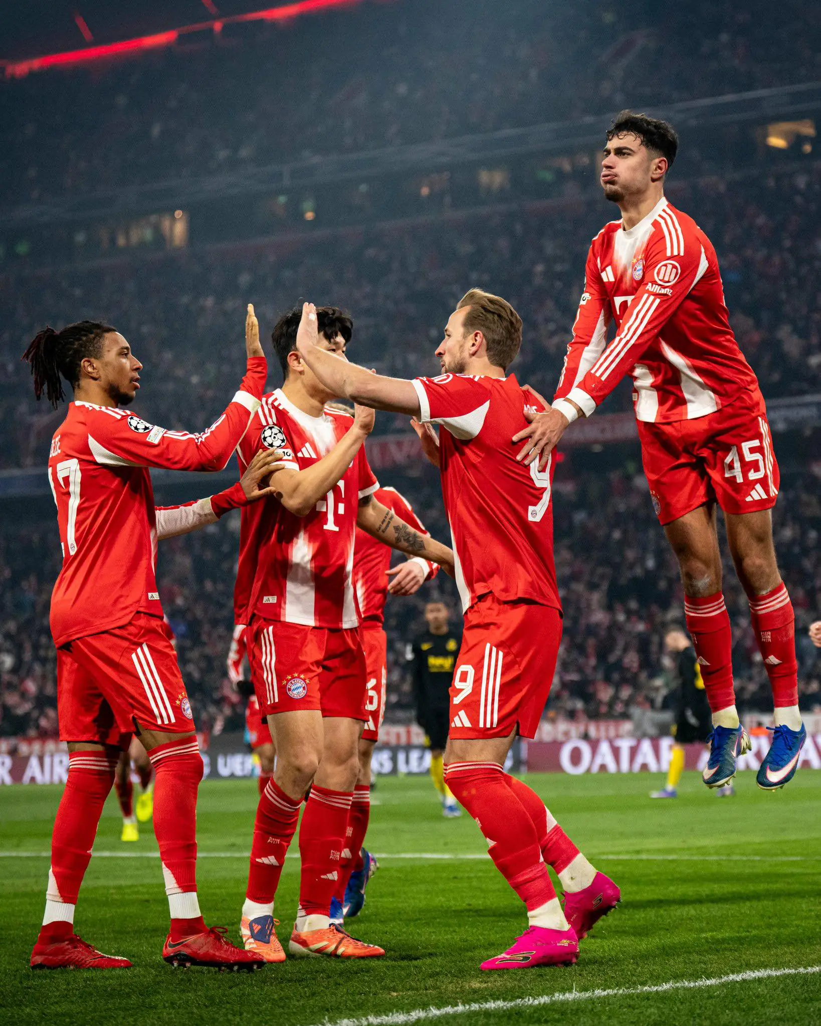 Câu lạc bộ bóng đá Bayern Munich mùa giải 2025-2026 đang có hàng công xuất sắc nhất châu Âu