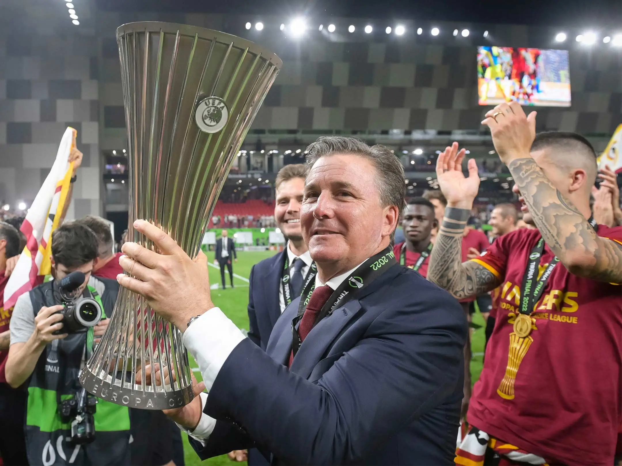 Chủ tịch của câu lạc bộ bóng đá AS Roma là ông Dan Friedkin
