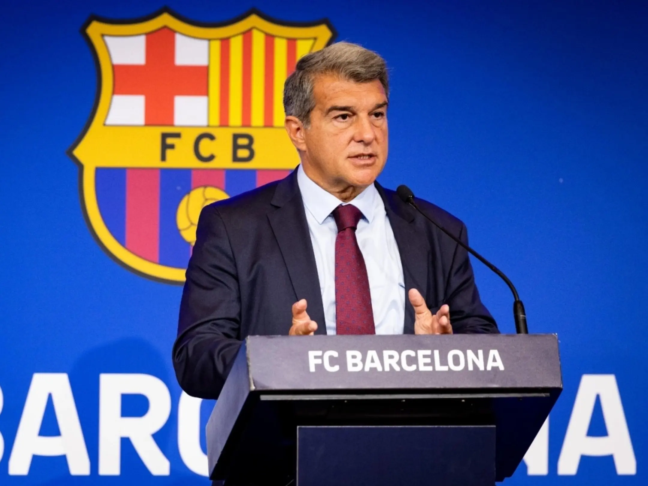 Chủ tịch của câu lạc bộ bóng đá Barcelona là ông Joan Laporta 