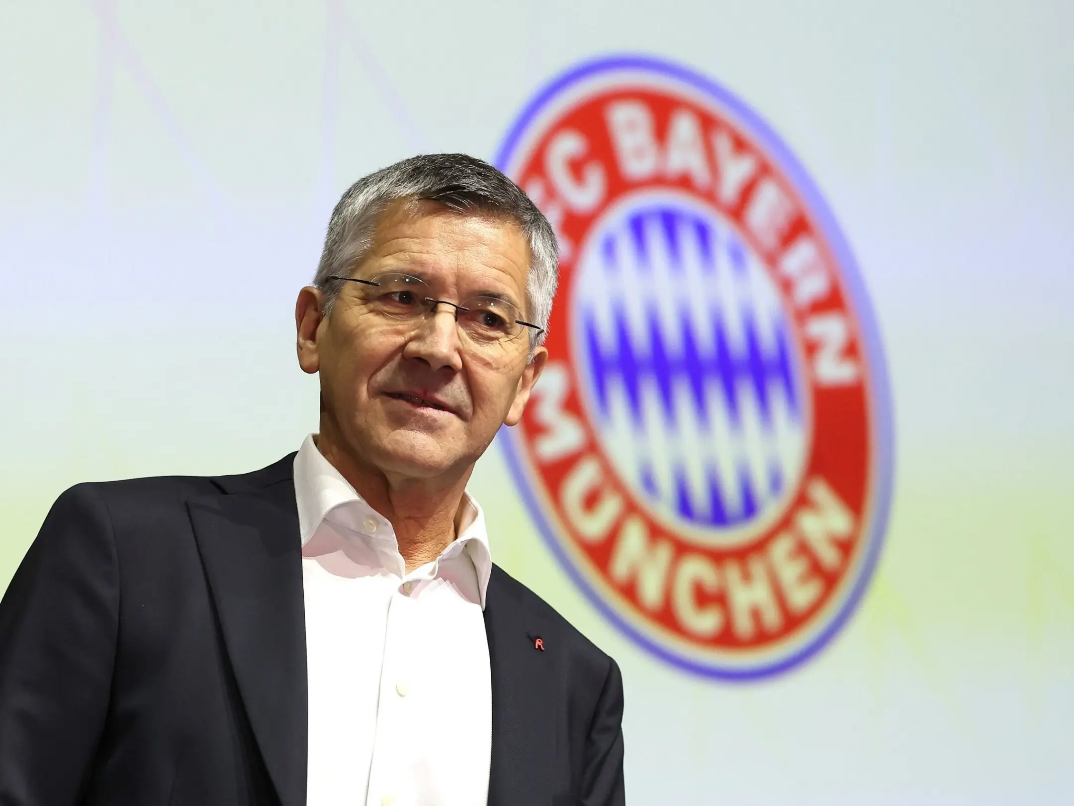 Chủ tịch của câu lạc bộ bóng đá Bayern Munich là ông Herbert Hainer
