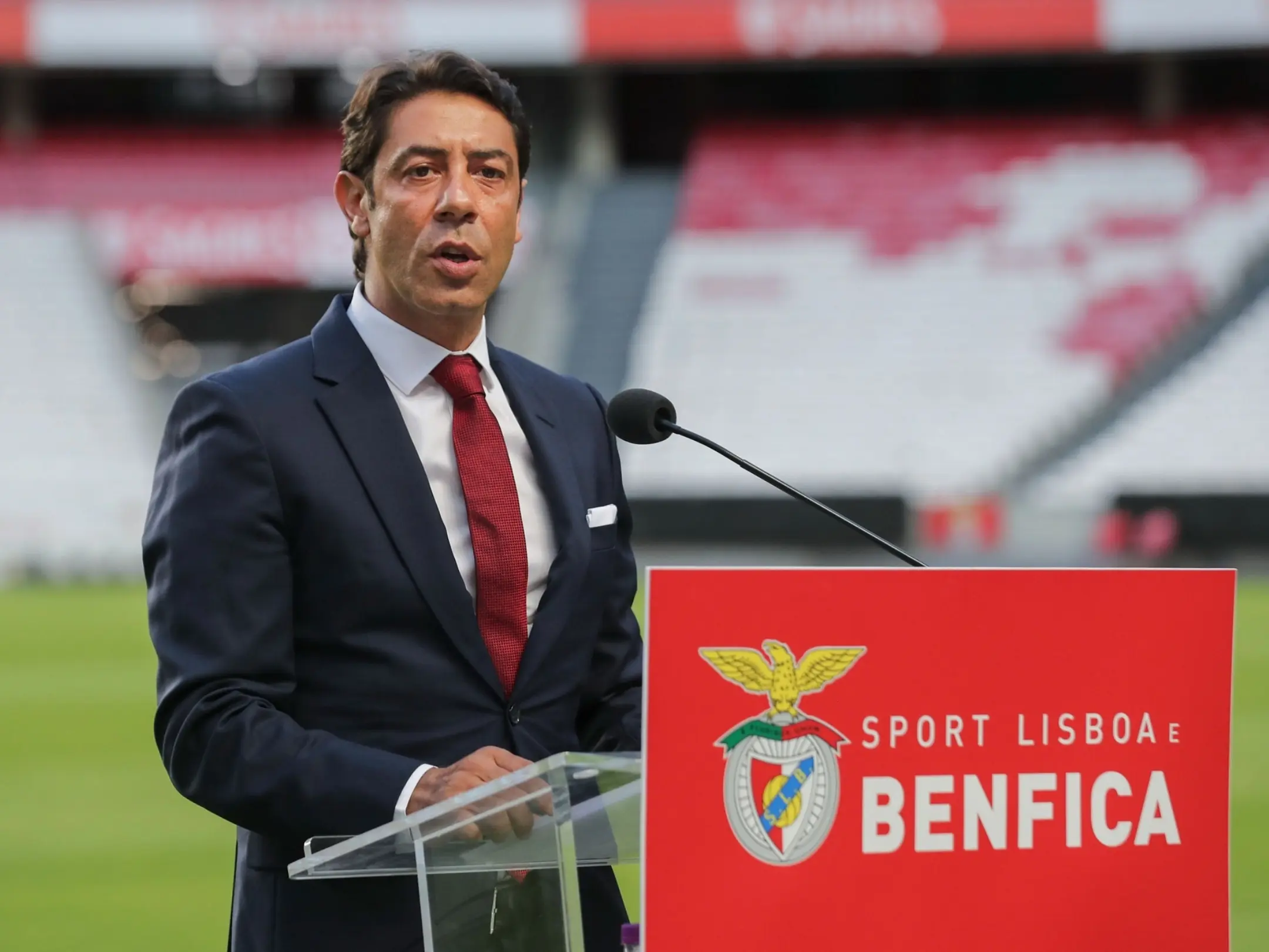 Chủ tịch của câu lạc bộ bóng đá Benfica là ông Rui Costa 